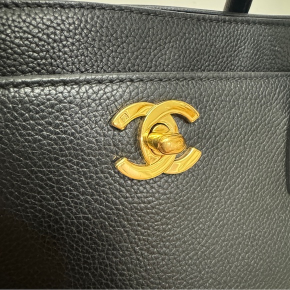 Chanel Executive Cerf Tote Black Caviar Leather Gold Hardware - Picture 4 of 16